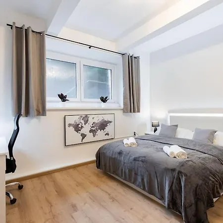 Serenity: Urban Garden Retreat アパート