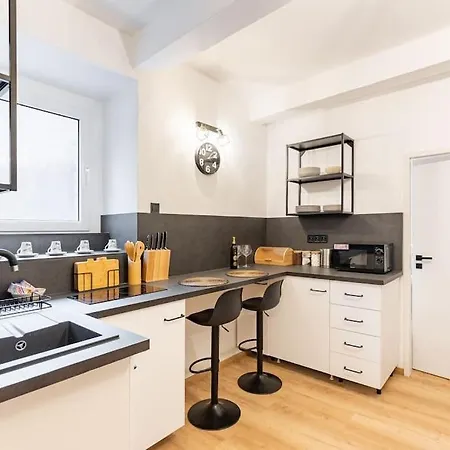 Appartamento Serenity: Urban Garden Retreat