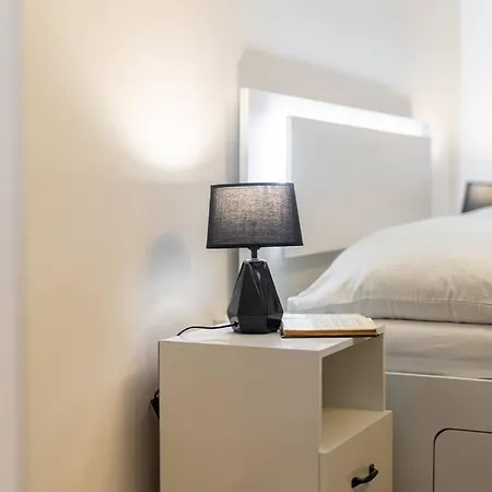 Appartamento Serenity: Urban Garden Retreat