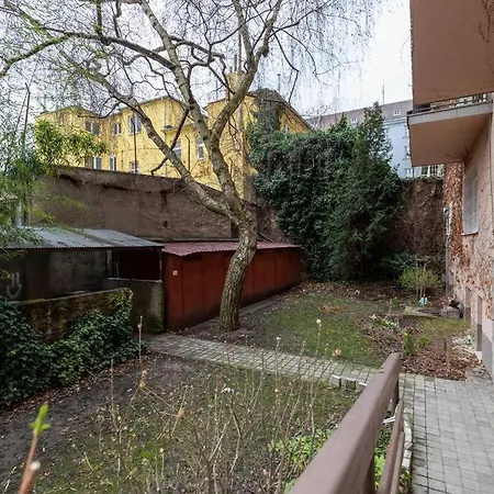 Serenity: Urban Garden Retreat Appartamento *