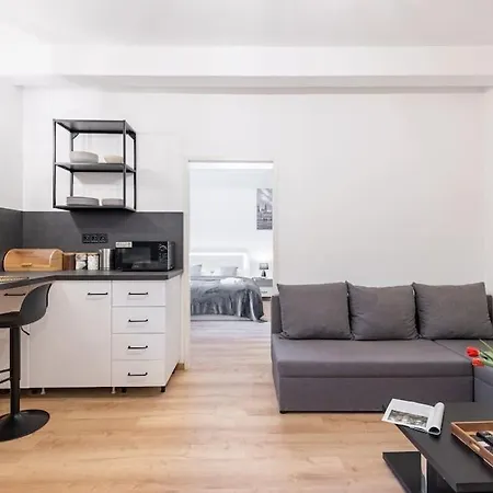 Appartamento Serenity: Urban Garden Retreat