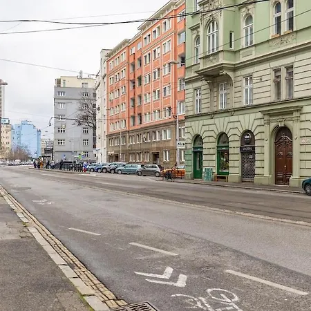 Serenity: Urban Garden Retreat