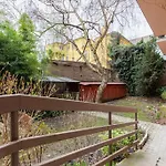 Serenity: Urban Garden Retreat Μπρατισλάβα