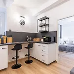 Serenity: Urban Garden Retreat Διαμέρισμα Μπρατισλάβα
