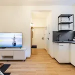 Serenity: Urban Garden Retreat Διαμέρισμα