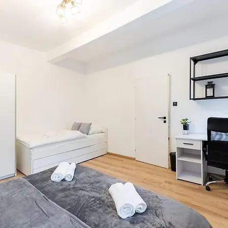 Διαμέρισμα Serenity: Urban Garden Retreat Μπρατισλάβα