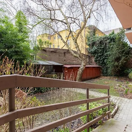 Serenity: Urban Garden Retreat Μπρατισλάβα
