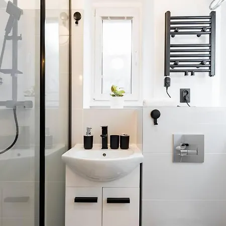 Serenity: Urban Garden Retreat * براتسيلافا